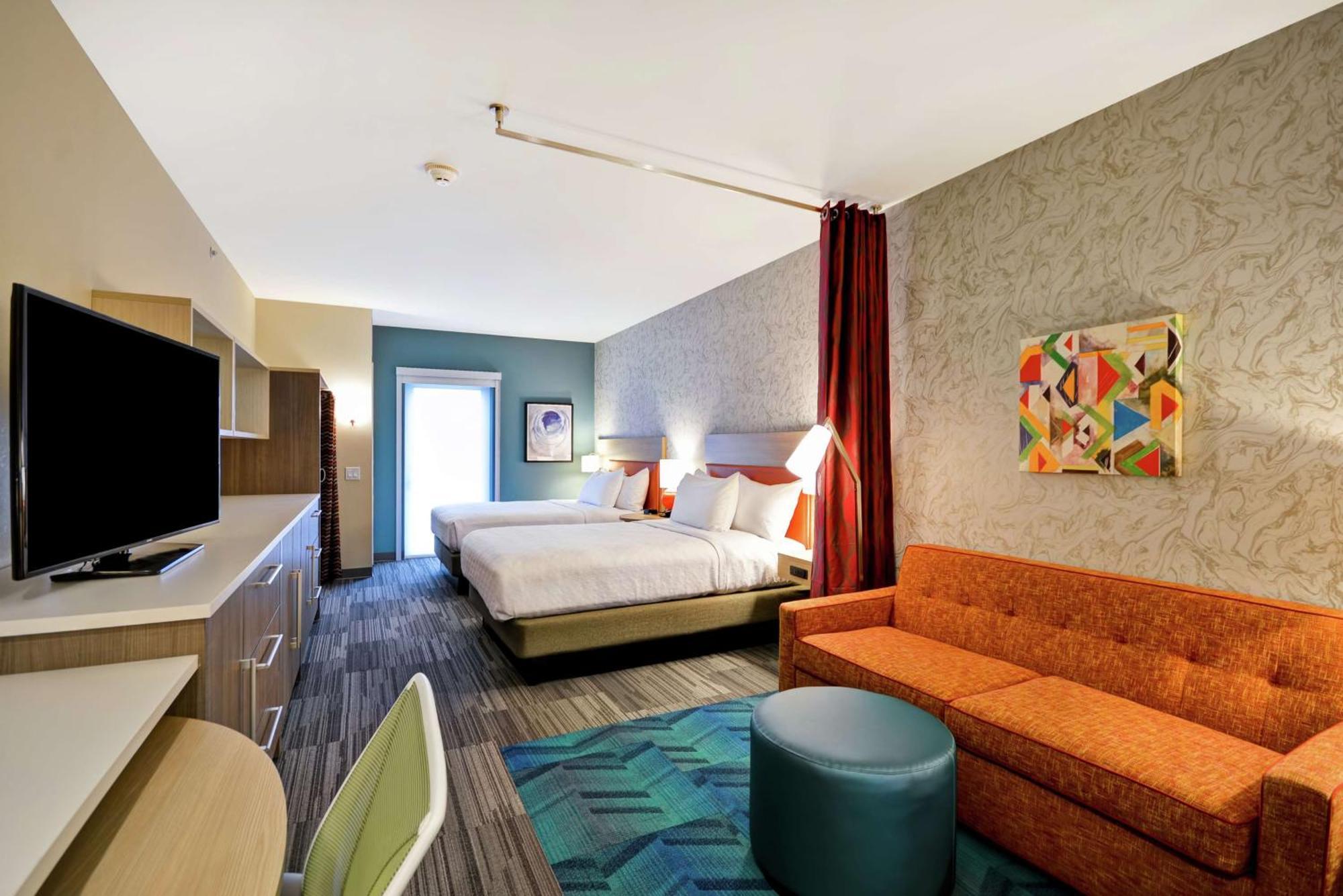 Home2 At The Galleria Otel 3*
